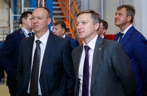 ministr-prom.-na-proizvodstve.jpg