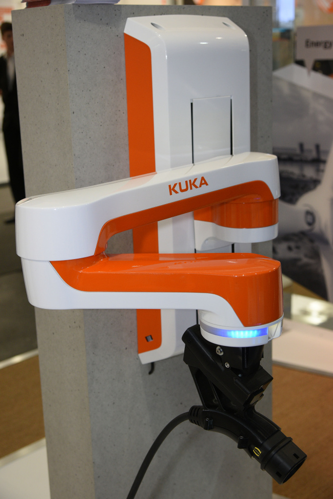 2019-10-07_Automatischer Ladeassistent_automated charging assistant_1.jpg 2019-10-07_Automatischer Ladeassistent_automated charging assistant_1.jpg